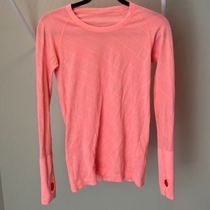 Long-sleeve Lululemon top size 6